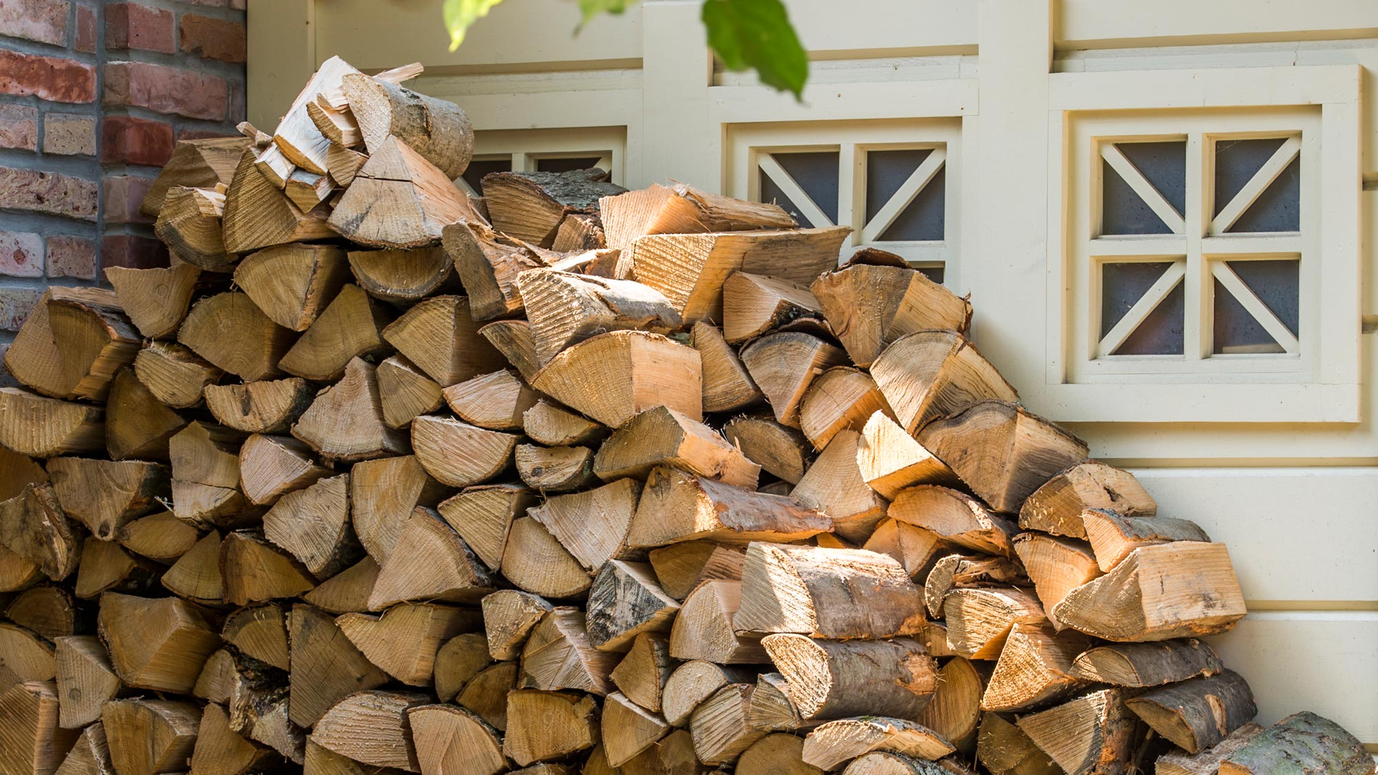 Wood Splitting with Environmental Advantage
